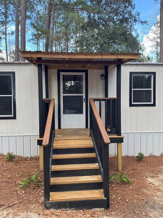 150 Oakwood Ln in Thomasville, GA - Building Photo