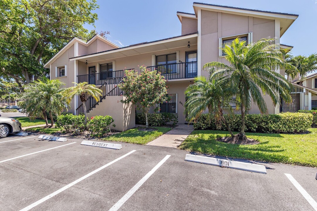 803 Clubhouse Cir in Jupiter, FL - Building Photo