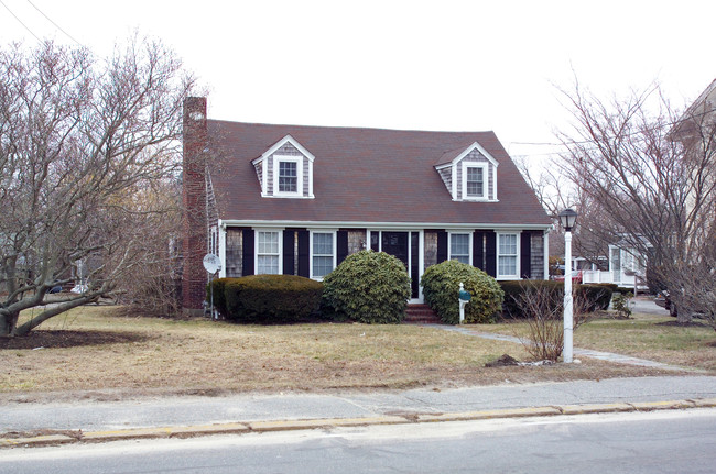 164 Main St in Hyannis, MA - Foto de edificio - Building Photo