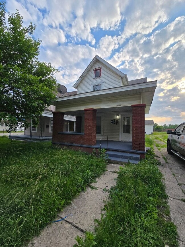 2207 S Walnut St