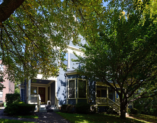 12-14 Stearns Rd in Brookline, MA - Foto de edificio - Building Photo
