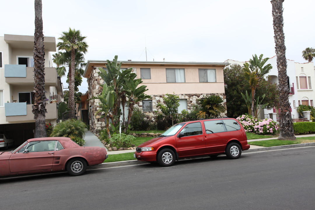 943 5th St in Santa Monica, CA - Building Photo