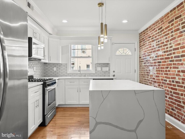 404 N Robinson St in Baltimore, MD - Building Photo - Building Photo