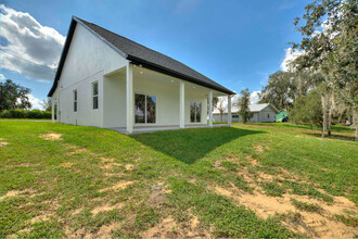 1042 Golden Bough Rd in Lake Wales, FL - Building Photo - Building Photo