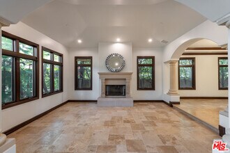 120 S Almont Dr in Beverly Hills, CA - Building Photo - Building Photo