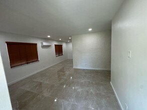 1117 NE 10th St in Hallandale Beach, FL - Building Photo - Building Photo