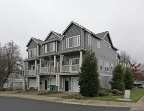 Menlo Gardens Apartments in Beaverton, OR - Foto de edificio - Building Photo