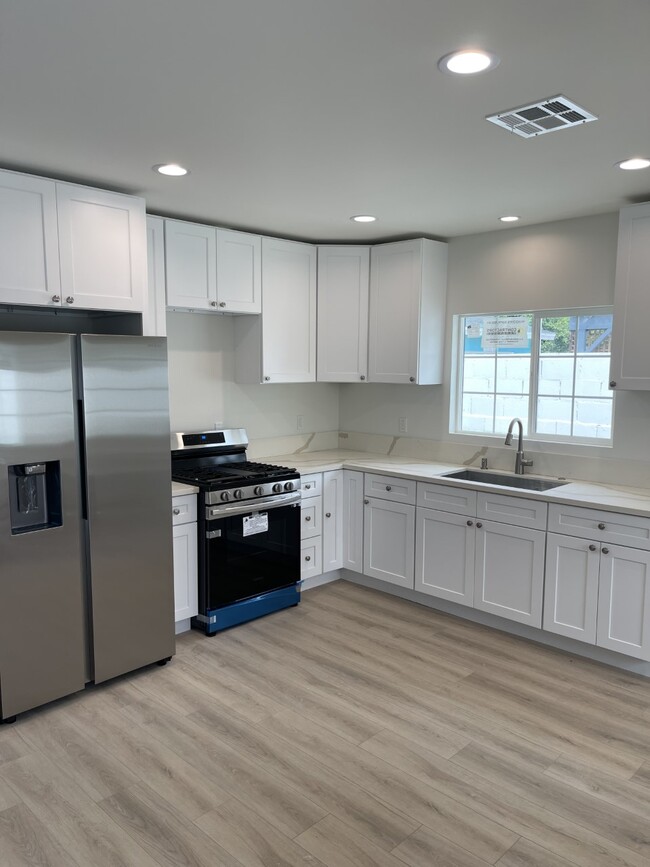 8142 Redbush Ln in Panorama City, CA - Building Photo - Building Photo