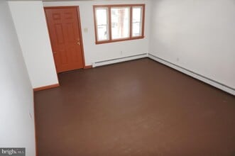 250 E Chestnut St in Norristown, PA - Building Photo - Building Photo