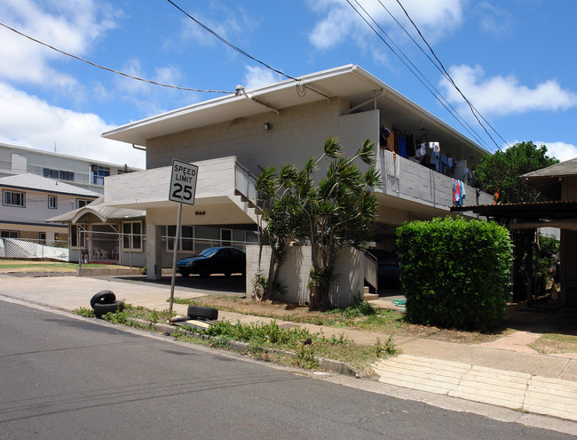 711 Makaleka Ave in Honolulu, HI - Building Photo - Building Photo