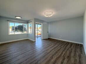 502-504 E Hemlock St in Oxnard, CA - Foto de edificio - Building Photo