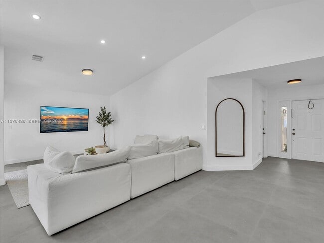 4962 SW 32nd Way in Fort Lauderdale, FL - Building Photo - Building Photo