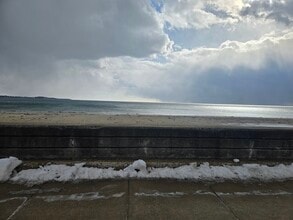 502 Beach St, Unit #405 in Revere, MA - Foto de edificio - Building Photo
