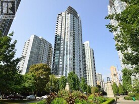 1495 Richards St in Vancouver, BC - Building Photo