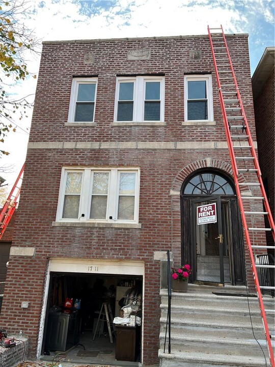 1711 Lurting Ave-Unit -2 in Bronx, NY - Building Photo