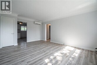 2161 Ghent Ave in Burlington, ON - Building Photo - Building Photo