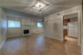 2414 Burleson Ct in Austin, TX - Building Photo - Building Photo