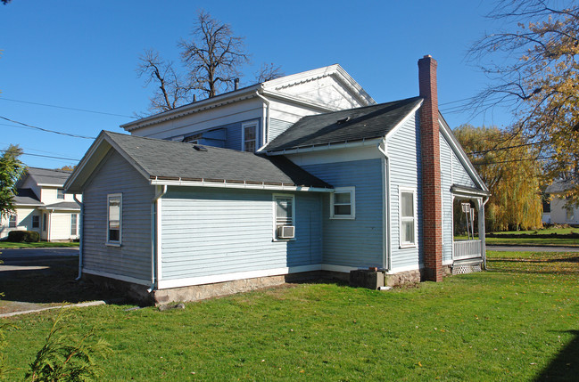 23 N Union St in Spencerport, NY - Foto de edificio - Building Photo