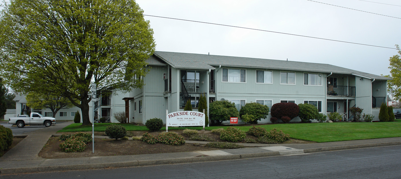 Parkside Court in Albany, OR - Building Photo