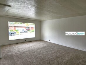 11128 NE Everett St in Portland, OR - Building Photo - Building Photo