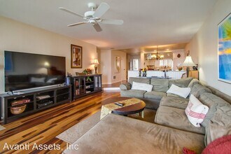 239 S Helix Ave-Unit -#9 in Solana Beach, CA - Foto de edificio - Building Photo