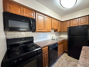 Springfield Valley Apartments in Morton, PA - Building Photo - Building Photo