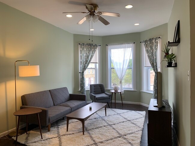 property at 1067 W Argyle St