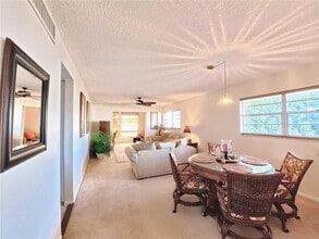 102 47th Ave Dr W in Bradenton, FL - Building Photo - Building Photo