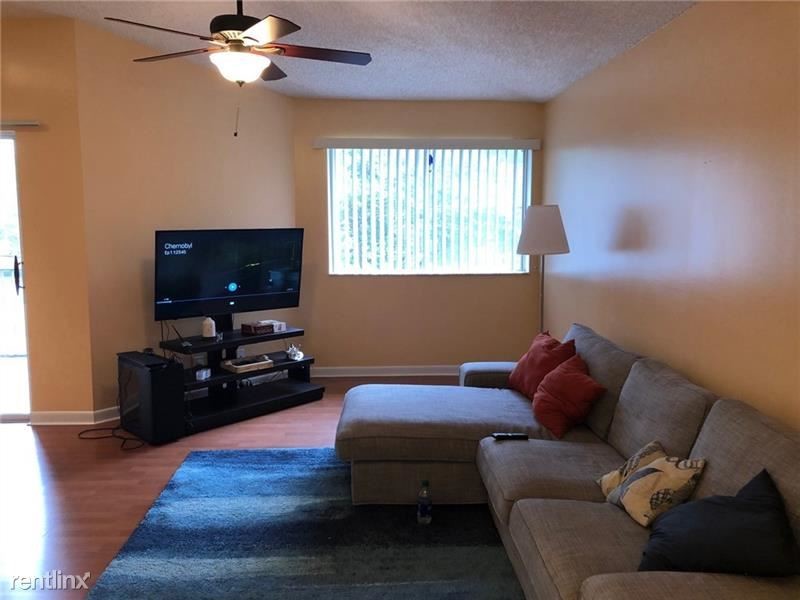 9899 Westview Dr in Coral Springs, FL - Building Photo