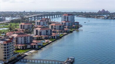 6051 Sun Blvd in St. Petersburg, FL - Foto de edificio - Building Photo