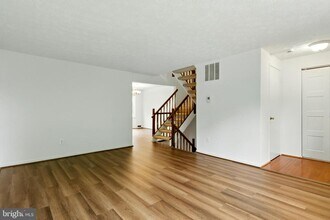351 Gundry Dr in Falls Church, VA - Building Photo - Building Photo