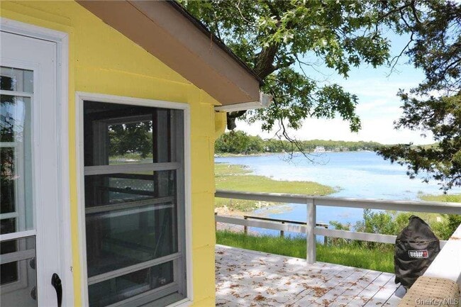 property at 875 Fleetwood Rd