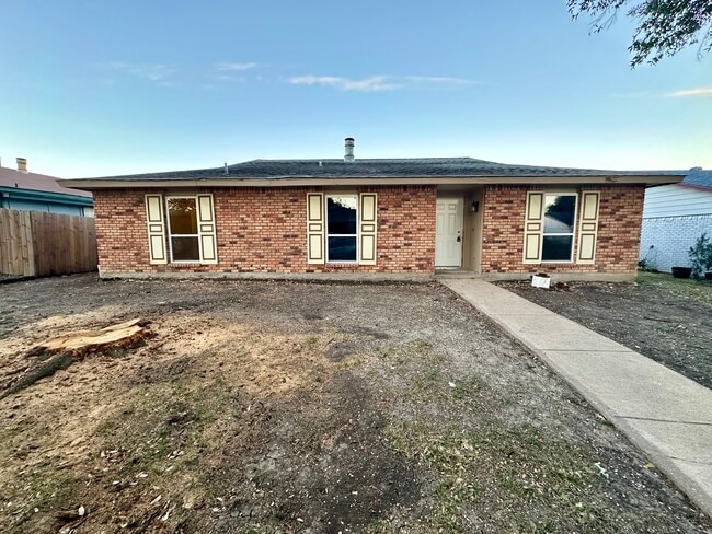 property at 3101 Silverdale Ln