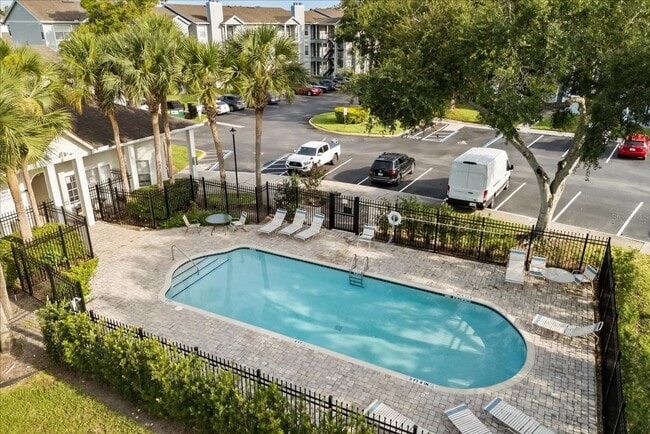 2550 N Alafaya Trail in Orlando, FL - Building Photo - Building Photo