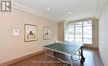 233-233 Beecroft Rd in Toronto, ON - Building Photo - Building Photo