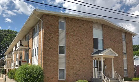 306 Paterson Ave in East Rutherford, NJ - Building Photo