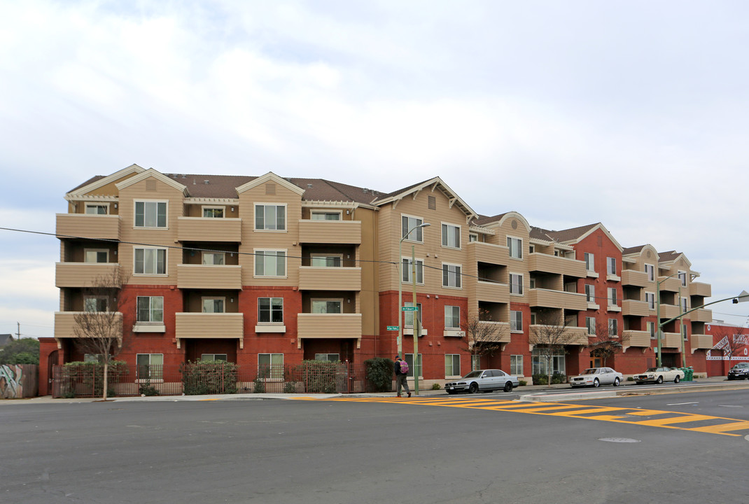 Sylvester Rutledge Manor in Oakland, CA - Building Photo