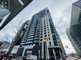 180 George St in Ottawa, ON - Building Photo