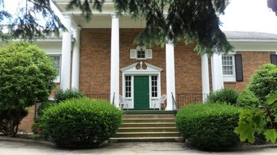 Greenview Arms Apartments in Greensburg, PA - Foto de edificio - Building Photo