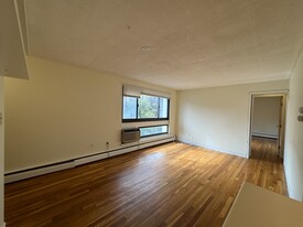 83 Trowbridge St, Unit #4-2 Apartamentos