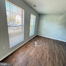 2423 W Rosecroft Village Cir in Oxon Hill, MD - Building Photo - Building Photo