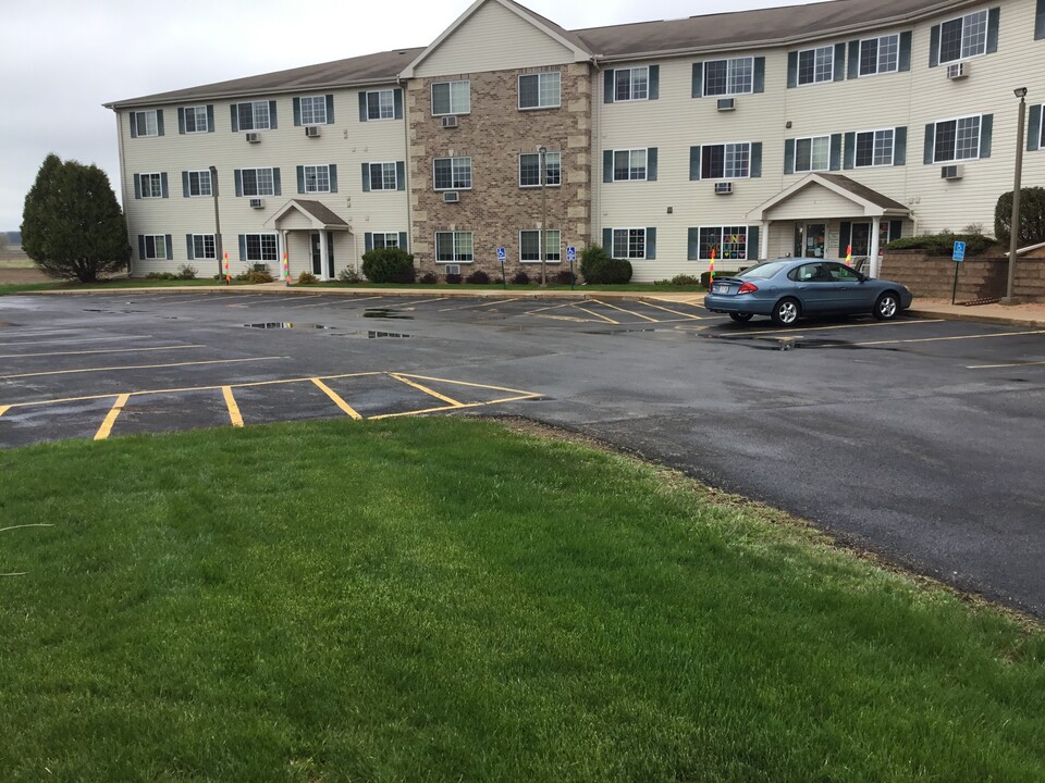 Rosewood Glen Senior Apartments (ages 55+) in New London, WI - Foto de edificio