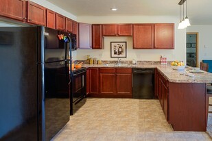 Beautiful 2 Bedroom, 2 Bathroom in Minot, ND - Building Photo