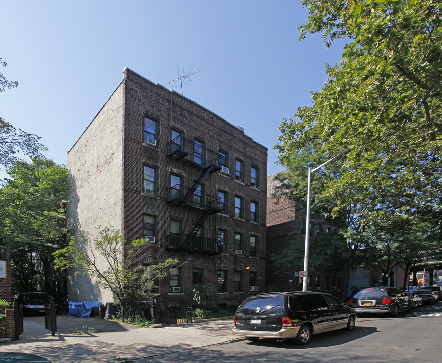 Webster Court in Brooklyn, NY - Foto de edificio