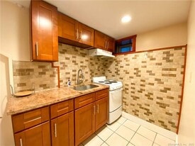 241 Edwards St in New Haven, CT - Building Photo
