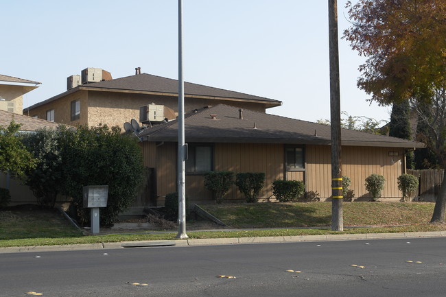 3360-3366 R St in Merced, CA - Foto de edificio - Building Photo