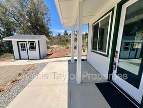 13604 Glen Ln in Valley Center, CA - Foto de edificio - Building Photo