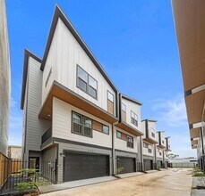 2331 Eagle St in Houston, TX - Building Photo - Building Photo