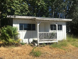 3143 Lakeshore Blvd in Lakeport, CA - Foto de edificio - Building Photo