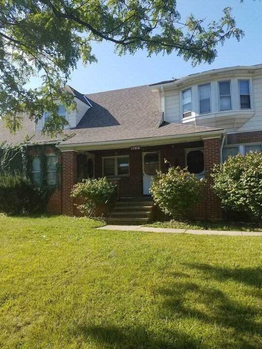 17916 E Park Dr-Unit -Unit 1 in Cleveland, OH - Building Photo